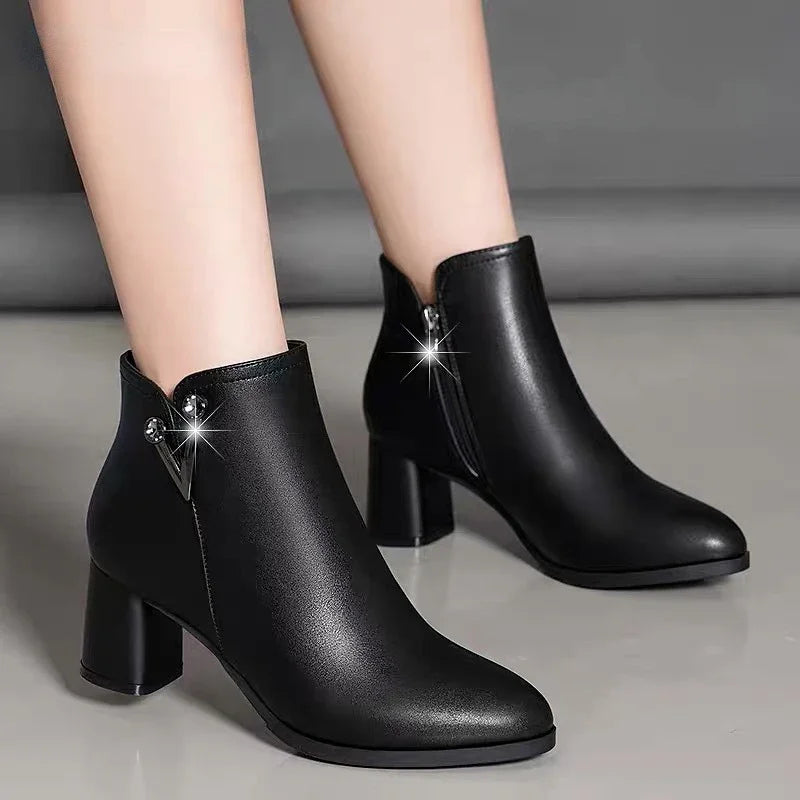 Bota Feminina de Inverno em Couro Legítimo - Victoria