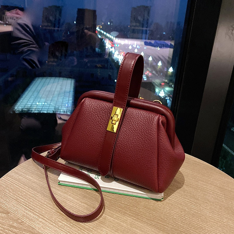 Bolsa Baú de Couro Legítimo Feminina com Alça Transversal - Gold