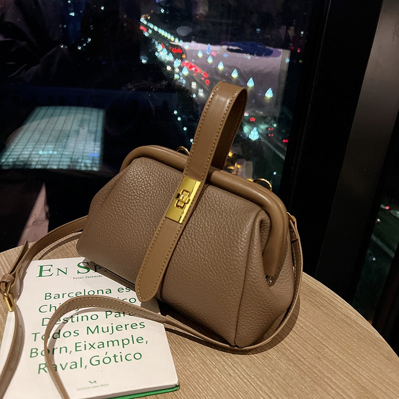 Bolsa Baú de Couro Legítimo Feminina com Alça Transversal - Gold