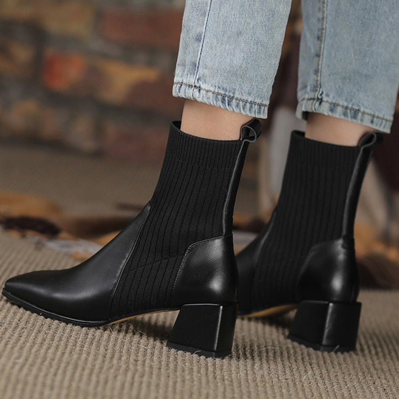 Bota Cano Curto feminina de Couro Legítimo - Monalise Elegance