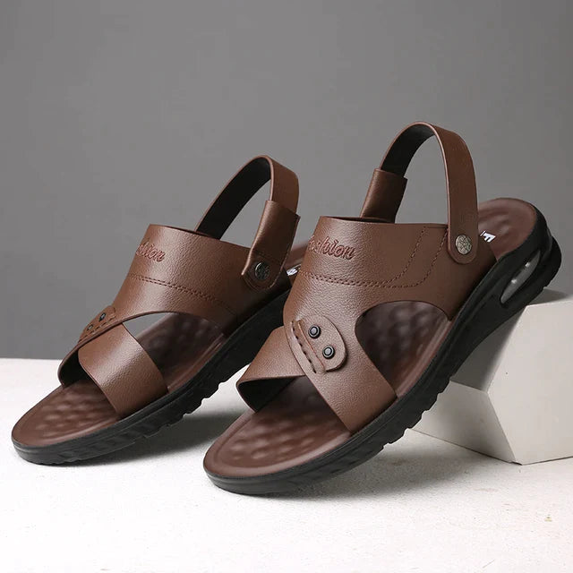 Sandália Masculina em Couro Legítimo - Versus