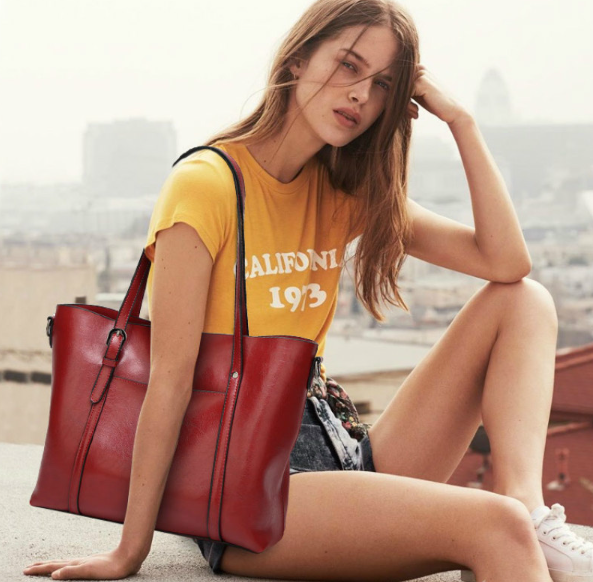 Bolsa Feminina de Ombro em Couro Legítimo - Mulher Elegante