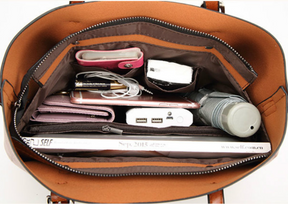 Bolsa Feminina de Ombro em Couro Legítimo - Mulher Elegante
