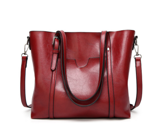 Bolsa Feminina de Ombro em Couro Legítimo - Mulher Elegante