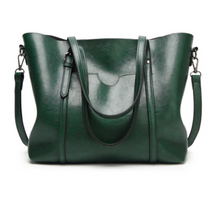 Bolsa Feminina de Ombro em Couro Legítimo - Mulher Elegante
