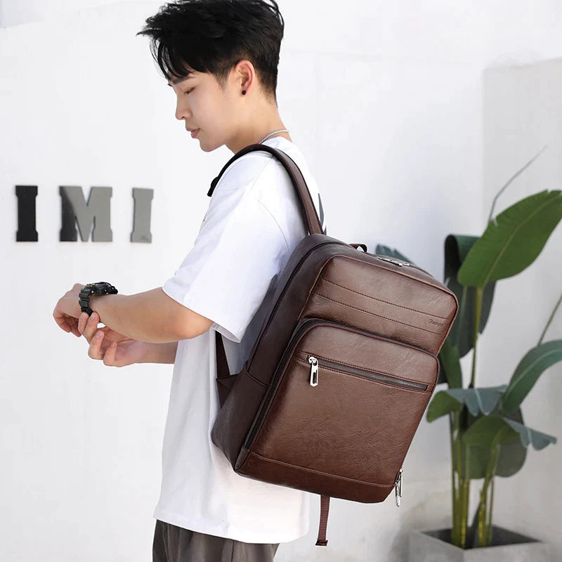 Mochila Masculina De Couro Legítimo - Louis