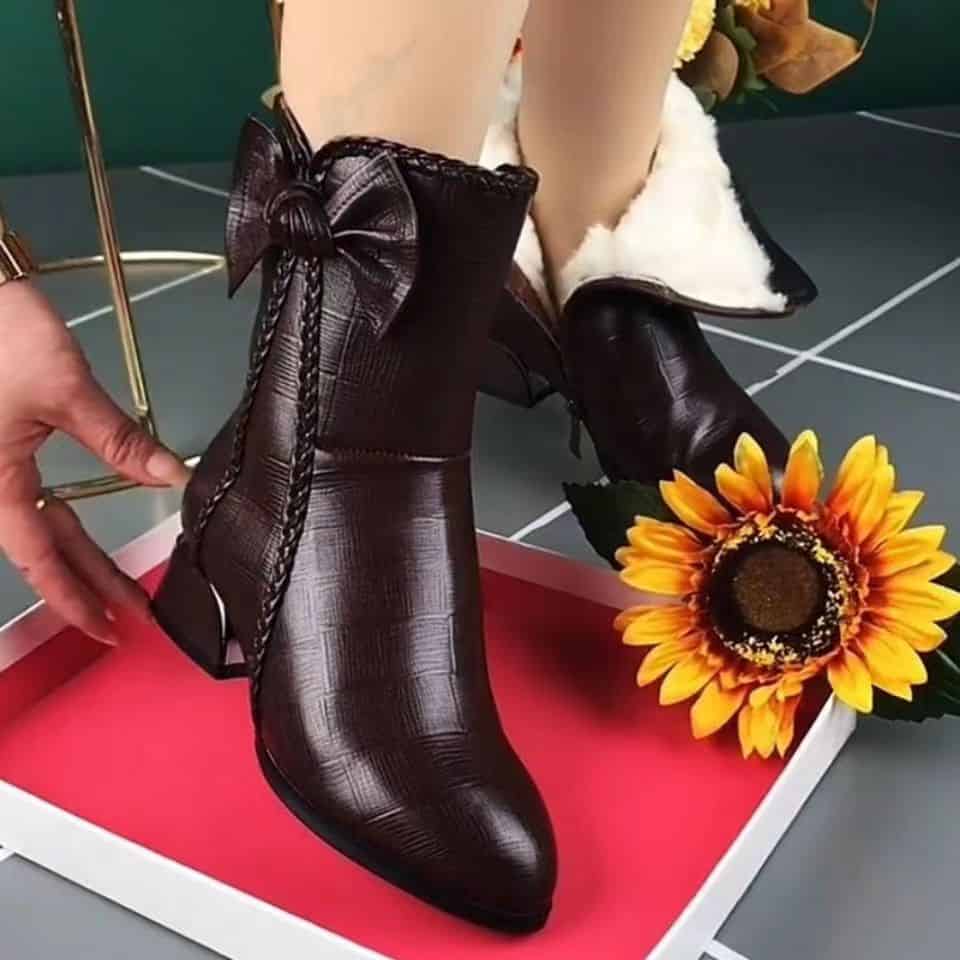 Bota Feminina Cano Médio de Couro Legítimo - Estilo Glacial