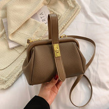 Bolsa Baú de Couro Legítimo Feminina com Alça Transversal - Gold