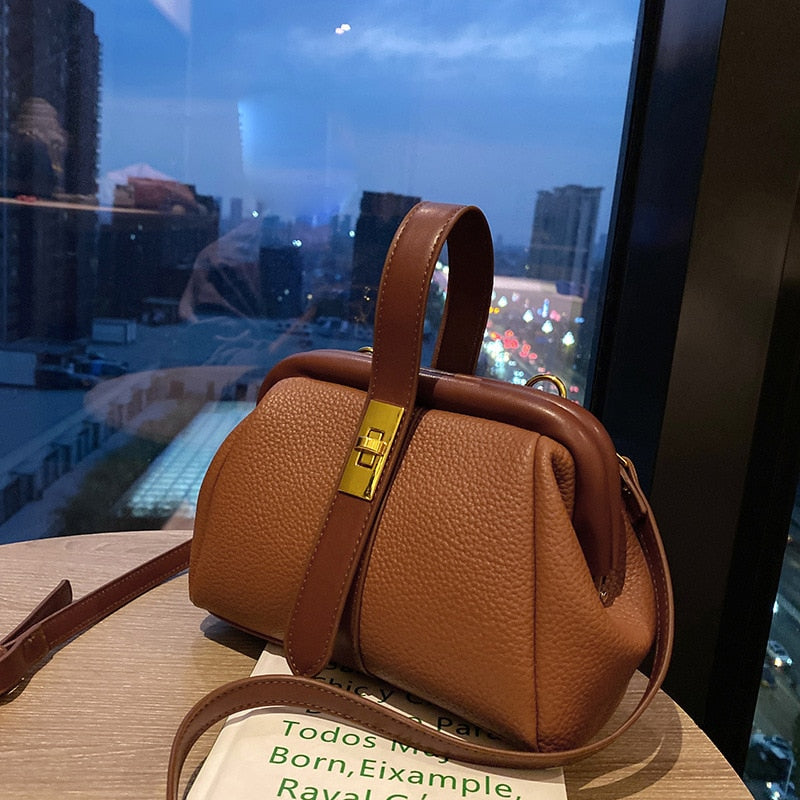 Bolsa Baú de Couro Legítimo Feminina com Alça Transversal - Gold