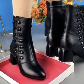 Bota Feminina de Couro Legítimo e Salto Grosso - Zip Fashion