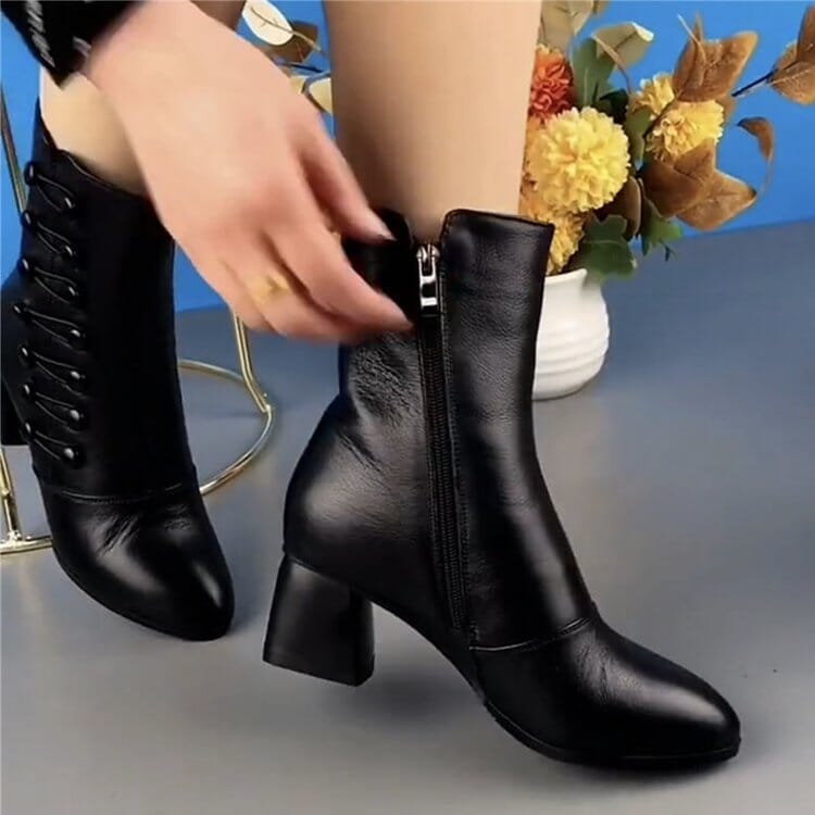 Bota Feminina de Couro Legítimo e Salto Grosso - Zip Fashion