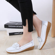 Mocassim Feminino Tratorado de Couro Legítimo - Sophie